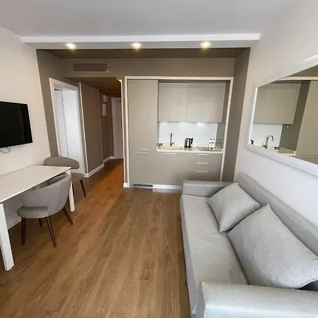 Poseidon Apartments Батуми Экстерьер фото